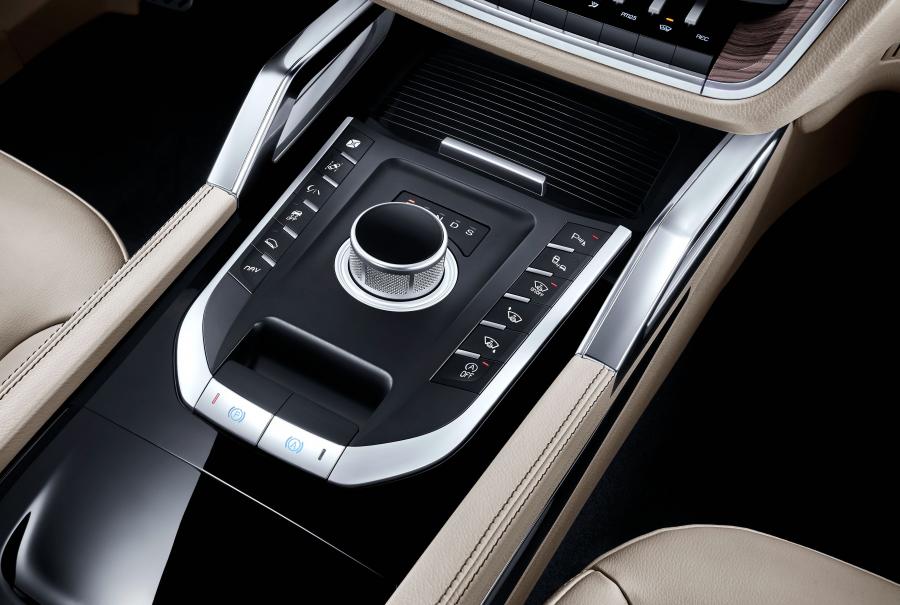 Детали интерьера Zotye T800 2018 года  (фото 6 из 15)